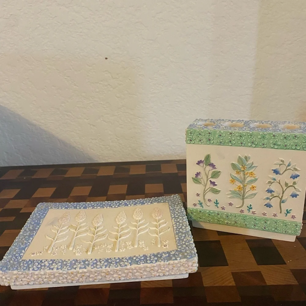 Vintage Shabby Chic Pastel Floral Embossed Decorative Toothbrush & Soap Dish
